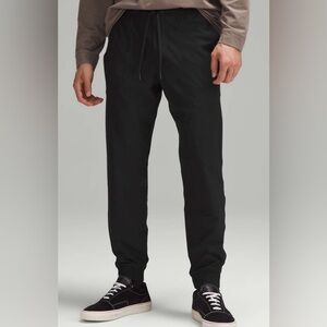Lululemon ABC Jogger, 28”, size XXL
Black
Material: Warpstreme